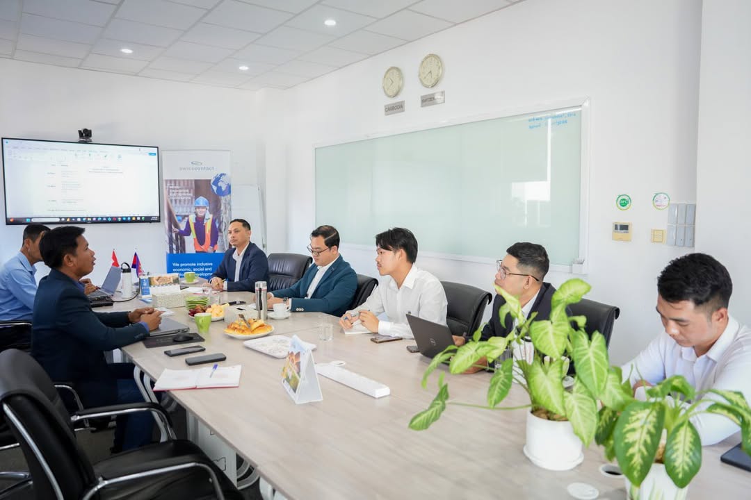 កិច្ចប្រជុំបច្ចេកទេសរវាងក្រសួងទេសចរណ៍ និងអង្គការស្វីសខន់ថាក់ ដើម្បីពិនិត្យមើលផែនការសកម្មភាពរៀបចំកម្មវិធីបដិសណ្ឋារកិច្ចកម្ពុជាបៃតង (Green HoKa)!