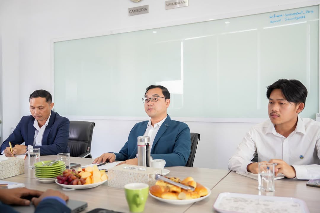 កិច្ចប្រជុំបច្ចេកទេសរវាងក្រសួងទេសចរណ៍ និងអង្គការស្វីសខន់ថាក់ ដើម្បីពិនិត្យមើលផែនការសកម្មភាពរៀបចំកម្មវិធីបដិសណ្ឋារកិច្ចកម្ពុជាបៃតង (Green HoKa)!