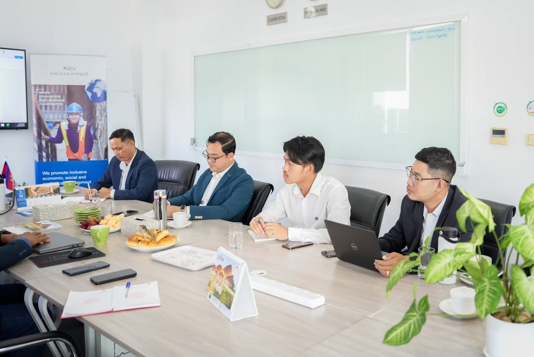 កិច្ចប្រជុំបច្ចេកទេសរវាងក្រសួងទេសចរណ៍ និងអង្គការស្វីសខន់ថាក់ ដើម្បីពិនិត្យមើលផែនការសកម្មភាពរៀបចំកម្មវិធីបដិសណ្ឋារកិច្ចកម្ពុជាបៃតង (Green HoKa)!