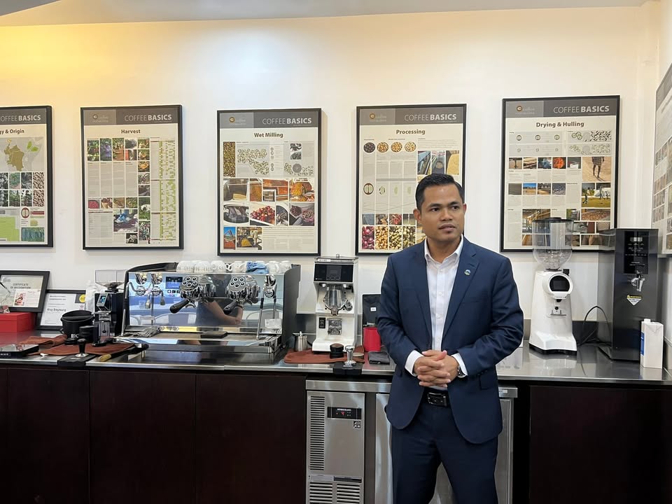 រាជធានីភ្នំពេញ៖ នៅព្រឹកថ្ងៃទី១៩ ខែធ្នូ ឆ្នាំ២០២៥ លោក ជួប រតនា ប្រធាននាយកដ្ឋានបណ្តុះបណ្តាលជំនាញវិជ្ជាជីវៈទេសចរណ៍ និងជាប្រធានលេខាធិការដ្ឋាន គ.ជ.អ.ទ. បានដឹកនាំមន្ត្រីជំនាញនៃនាយកដ្ឋាន ចុះពិនិត្យ និងជំរុញក