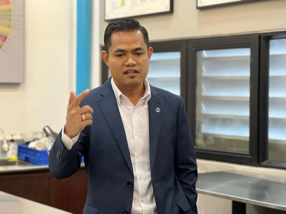 រាជធានីភ្នំពេញ៖ នៅព្រឹកថ្ងៃទី១៩ ខែធ្នូ ឆ្នាំ២០២៥ លោក ជួប រតនា ប្រធាននាយកដ្ឋានបណ្តុះបណ្តាលជំនាញវិជ្ជាជីវៈទេសចរណ៍ និងជាប្រធានលេខាធិការដ្ឋាន គ.ជ.អ.ទ. បានដឹកនាំមន្ត្រីជំនាញនៃនាយកដ្ឋាន ចុះពិនិត្យ និងជំរុញក