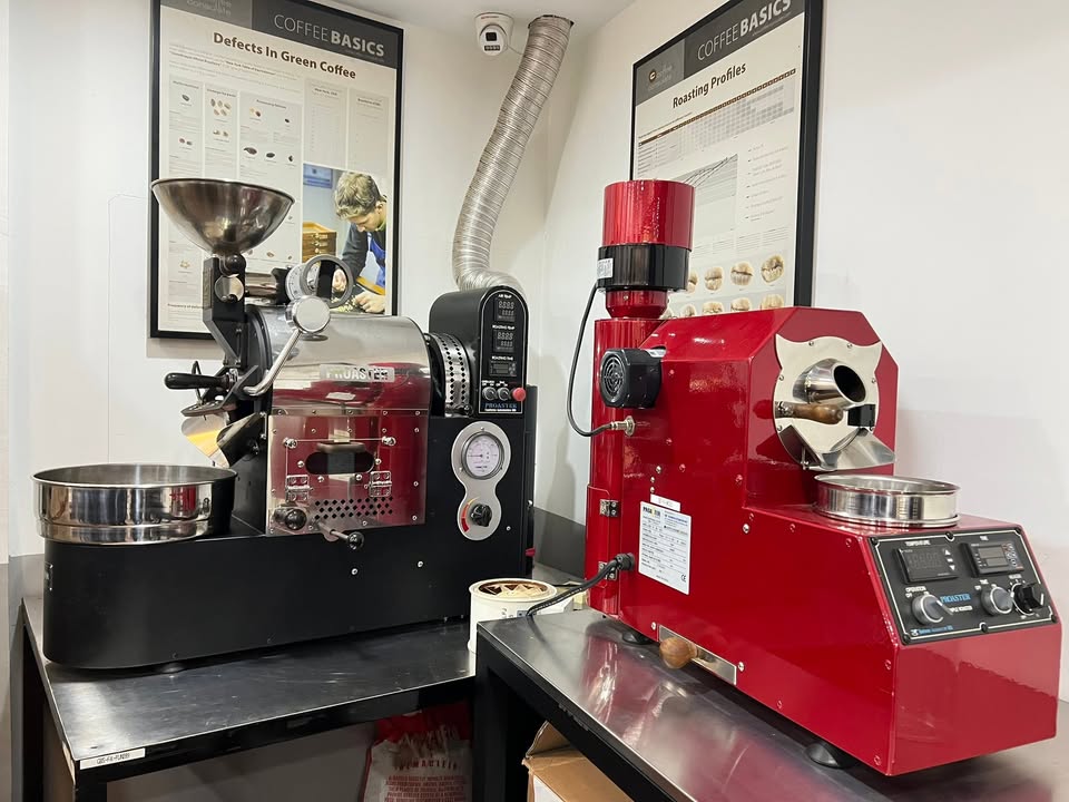 រាជធានីភ្នំពេញ៖ នៅព្រឹកថ្ងៃទី១៩ ខែធ្នូ ឆ្នាំ២០២៥ លោក ជួប រតនា ប្រធាននាយកដ្ឋានបណ្តុះបណ្តាលជំនាញវិជ្ជាជីវៈទេសចរណ៍ និងជាប្រធានលេខាធិការដ្ឋាន គ.ជ.អ.ទ. បានដឹកនាំមន្ត្រីជំនាញនៃនាយកដ្ឋាន ចុះពិនិត្យ និងជំរុញក