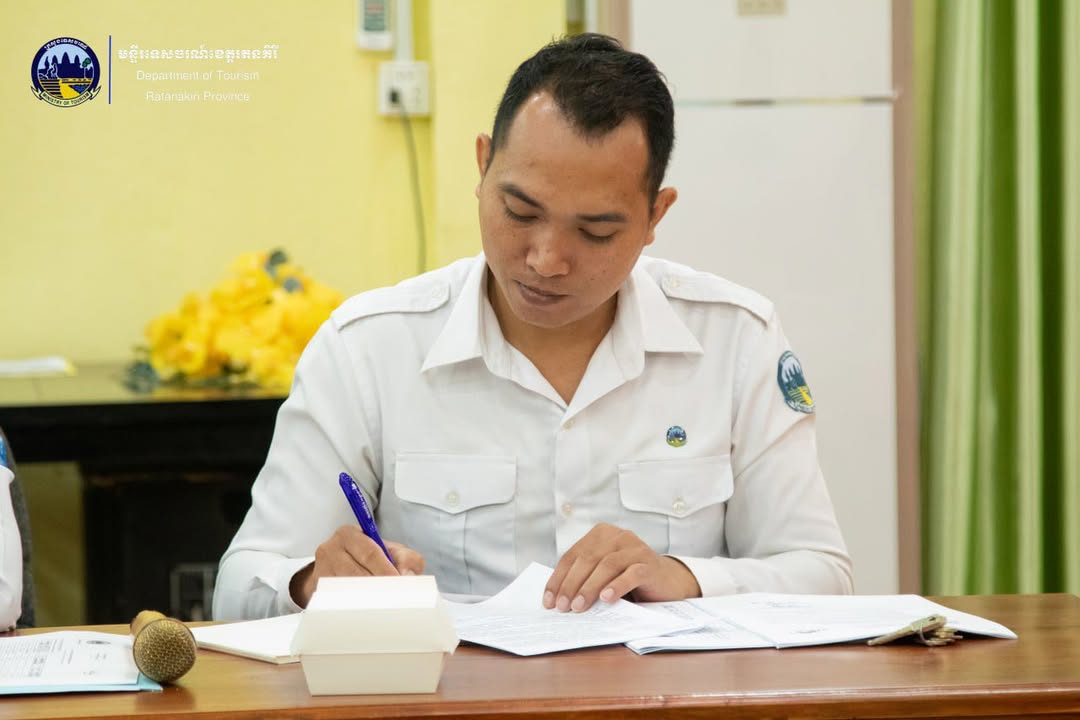 កិច្ចប្រជុំបូកសរុបលទ្ធផលការងារបណ្តុះបណ្តាលគម្រោងហូកា (HoKa) ឆ្នាំ២០២៥ លើកទិសដៅការងារឆ្នាំ២០២៦ និងត្រួតពិនិត្យសម្ភារៈប្រើប្រាស់ក្នុងកម្មវិធីបណ្តុះបណ្តាលបដិសណ្ឋារកិច្ចរបស់មន្ទីរទេសចរណ៍ខេត្តរតនគិរី!