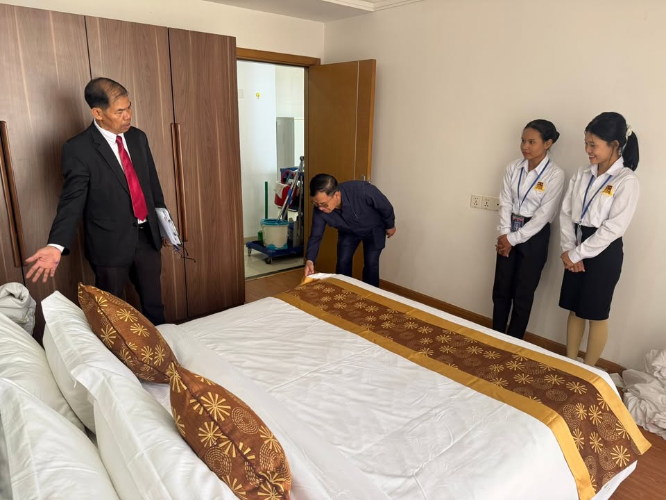 ក្រសួងទេសចរណ៍ចុះត្រួតពិនិត្យគុណភាពបណ្តុះបណ្តាល និងដំណើរការធ្វើតេស្តសមត្ថភាពបញ្ចប់ការសិក្សាថ្នាក់សញ្ញាបត្របច្ចេកទេស និងវិជ្ជាជីវៈ ៣ ជំនាន់ទី ៧ ឆ្នាំសិក្សា ២០២៤-២០២៥ របស់សាលាទេសចរណ៍ និងបដិសណ្ឋារកិច្ច វី