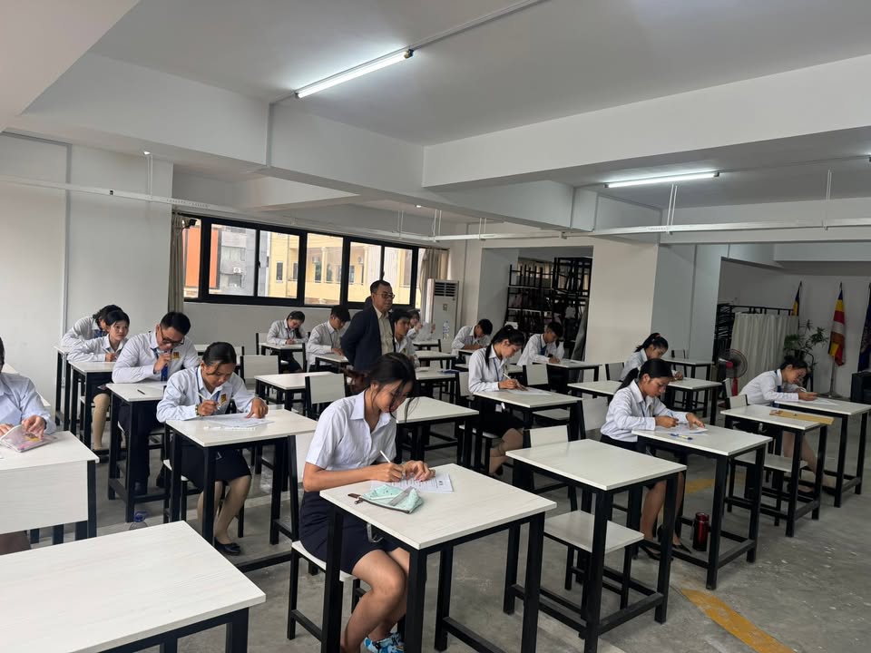 ក្រសួងទេសចរណ៍ចុះត្រួតពិនិត្យគុណភាពបណ្តុះបណ្តាល និងដំណើរការធ្វើតេស្តសមត្ថភាពបញ្ចប់ការសិក្សាថ្នាក់សញ្ញាបត្របច្ចេកទេស និងវិជ្ជាជីវៈ ៣ ជំនាន់ទី ៧ ឆ្នាំសិក្សា ២០២៤-២០២៥ របស់សាលាទេសចរណ៍ និងបដិសណ្ឋារកិច្ច វី