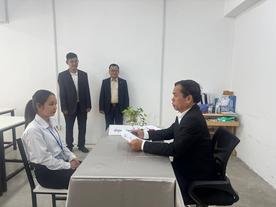 ក្រសួងទេសចរណ៍ចុះត្រួតពិនិត្យគុណភាពបណ្តុះបណ្តាល និងដំណើរការធ្វើតេស្តសមត្ថភាពបញ្ចប់ការសិក្សាថ្នាក់សញ្ញាបត្របច្ចេកទេស និងវិជ្ជាជីវៈ ៣ ជំនាន់ទី ៧ ឆ្នាំសិក្សា ២០២៤-២០២៥ របស់សាលាទេសចរណ៍ និងបដិសណ្ឋារកិច្ច វី