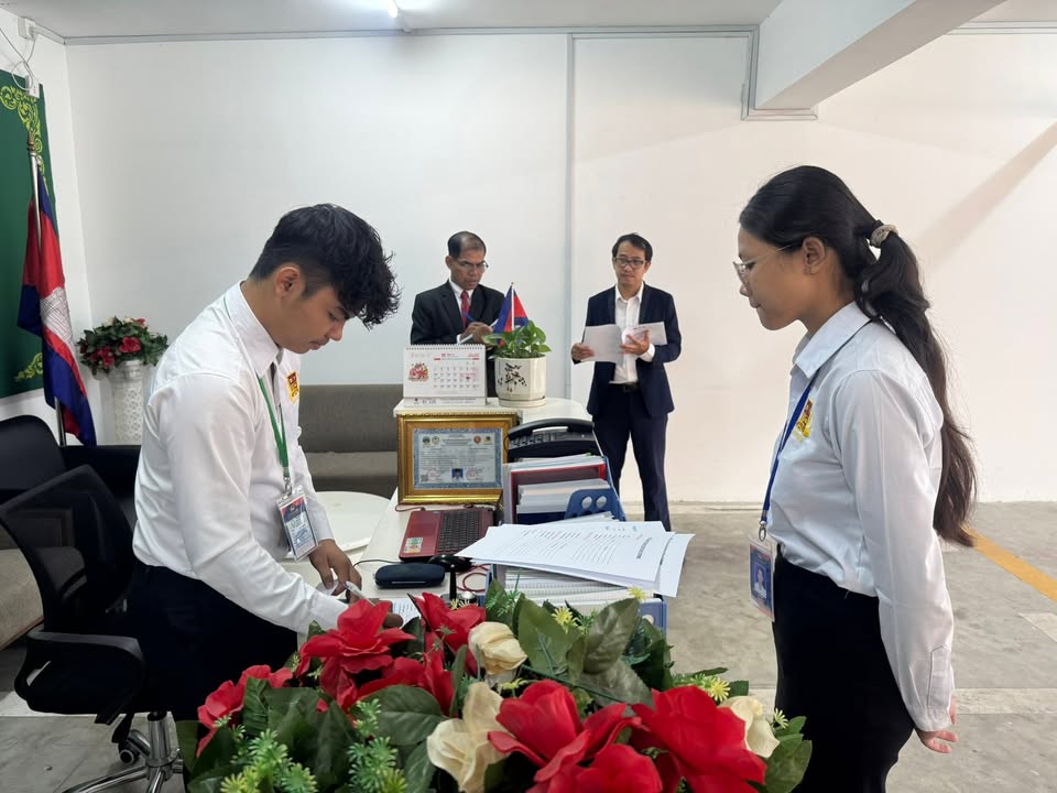 ក្រសួងទេសចរណ៍ចុះត្រួតពិនិត្យគុណភាពបណ្តុះបណ្តាល និងដំណើរការធ្វើតេស្តសមត្ថភាពបញ្ចប់ការសិក្សាថ្នាក់សញ្ញាបត្របច្ចេកទេស និងវិជ្ជាជីវៈ ៣ ជំនាន់ទី ៧ ឆ្នាំសិក្សា ២០២៤-២០២៥ របស់សាលាទេសចរណ៍ និងបដិសណ្ឋារកិច្ច វី